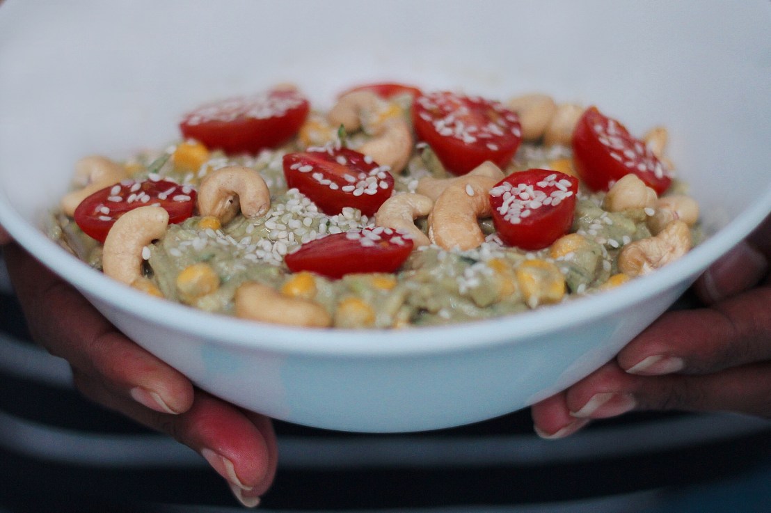 Raw vegan food challenge Day 2 (zoodles with avocado&nbsp;sauce)